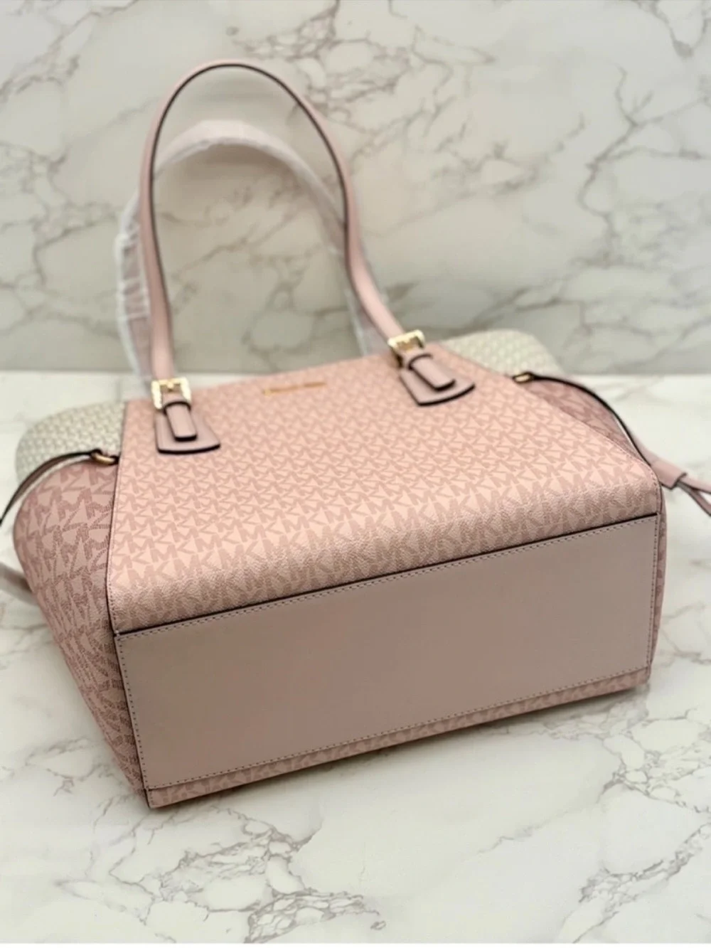 Michael Kors Voyager Tote Shoulder Bag and   Matching Wallet Powder Blush